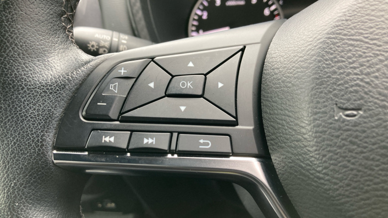 Nissan Juke 1.0 DiG-T 114 Tekna 5dr Petrol Hatchback